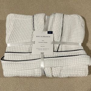 Size small boll and branch waffle robe